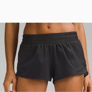 Lululemon Hotty Hot Low-Rise Lined Short 2.5"